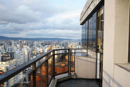 Apartamento à venda em Perdizes, com 3 quartos e piscina no condomínio. Animais de estimação permitidos. — Área Externa