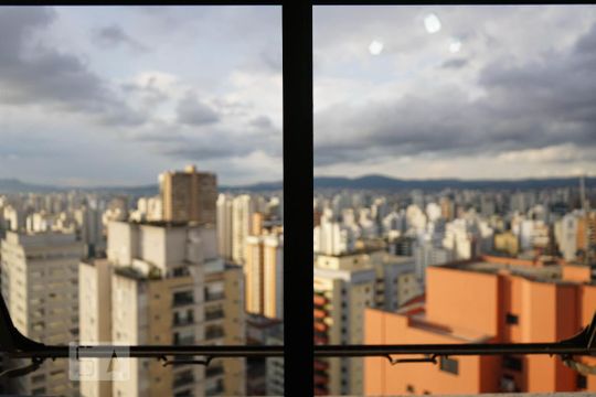 Apartamento à venda em Perdizes, com 3 quartos e piscina no condomínio. Animais de estimação permitidos. — Vista