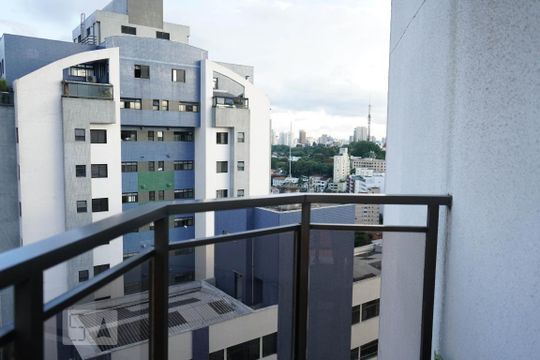 Apartamento à venda em Perdizes, com 3 quartos e piscina no condomínio. Animais de estimação permitidos. — Varanda da Suíte