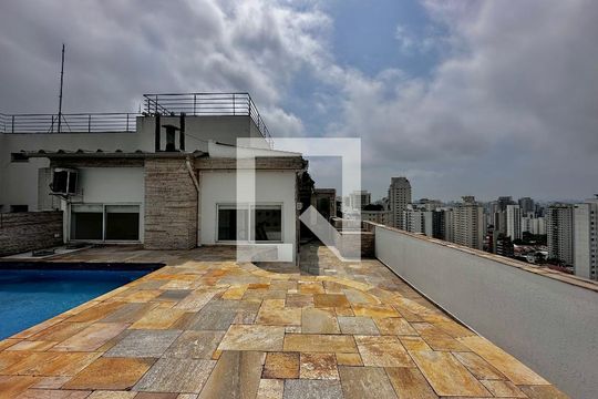 Apartamento para comprar em Campo Belo com varanda, piscina e quatro quartos. — Varanda Superior