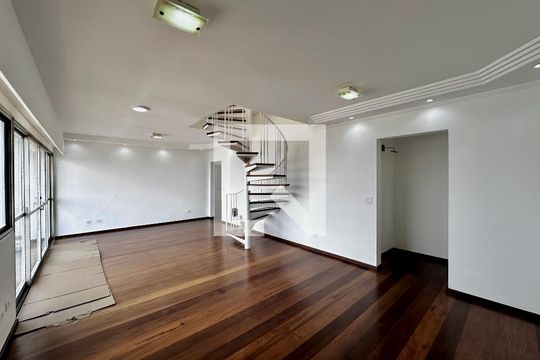 Apartamento para comprar em Campo Belo com varanda, piscina e quatro quartos. — Sala