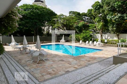 Apartamento para comprar em Campo Belo com varanda, piscina e quatro quartos. — Piscina