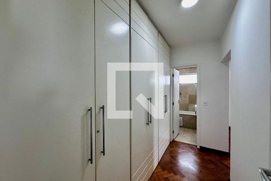 Apartamento para comprar em Campo Belo com varanda, piscina e quatro quartos. — Closet Suíte 1