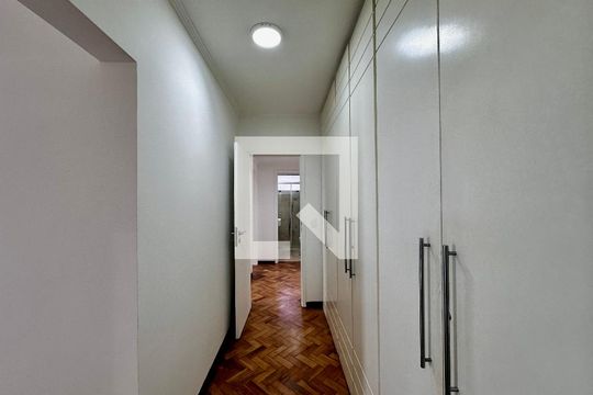 Apartamento para comprar em Campo Belo com varanda, piscina e quatro quartos. — Closet Suíte 1