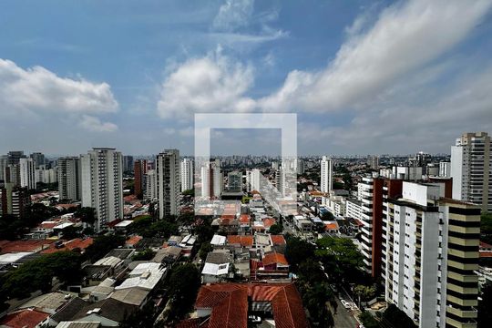 Apartamento para comprar em Campo Belo com varanda, piscina e quatro quartos. — Vista