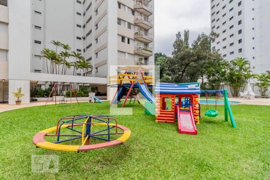 Apartamento para comprar em Campo Belo com varanda, piscina e quatro quartos. — Playground
