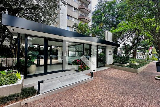 Apartamento para comprar em Campo Belo com varanda, piscina e quatro quartos. — Fachada