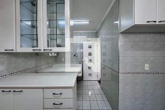 Apartamento para comprar em Campo Belo com varanda, piscina e quatro quartos. — Cozinha