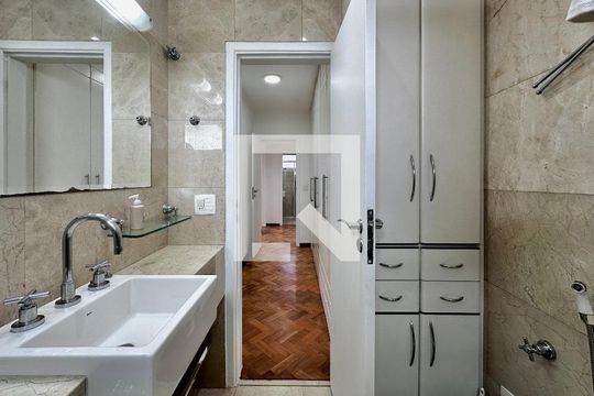Apartamento para comprar em Campo Belo com varanda, piscina e quatro quartos. — Banheiro Suíte 1