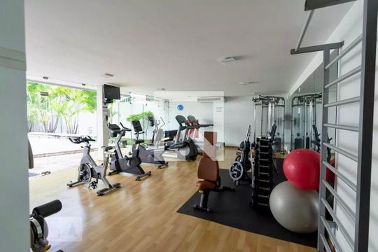 Apartamento para comprar em Campo Belo com varanda, piscina e quatro quartos. — Academia