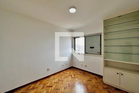 Apartamento para comprar em Campo Belo com varanda, piscina e quatro quartos. — Quarto 4