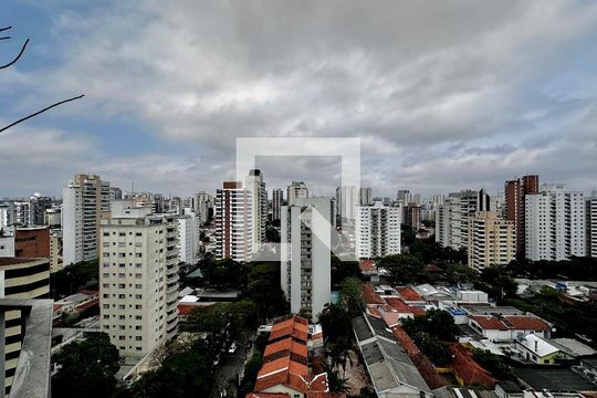Apartamento para comprar em Campo Belo com varanda, piscina e quatro quartos. — Vista Quarto 3