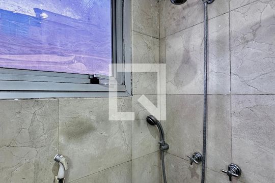 Apartamento para comprar em Campo Belo com varanda, piscina e quatro quartos. — Banheiro Social