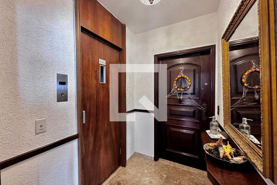 Apartamento para comprar em Campo Belo com varanda, piscina e quatro quartos. — Hall Social Apartamento