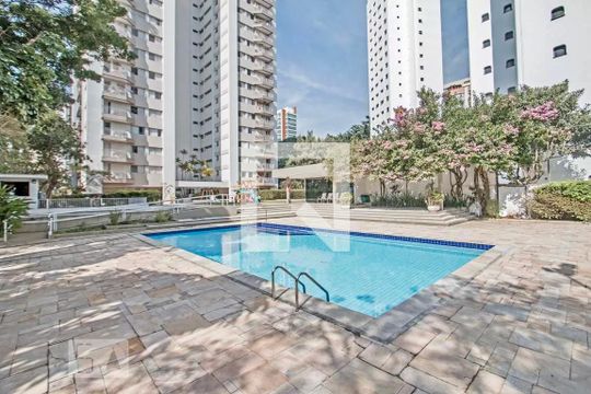 Apartamento para comprar em Campo Belo com varanda, piscina e quatro quartos. — Piscina