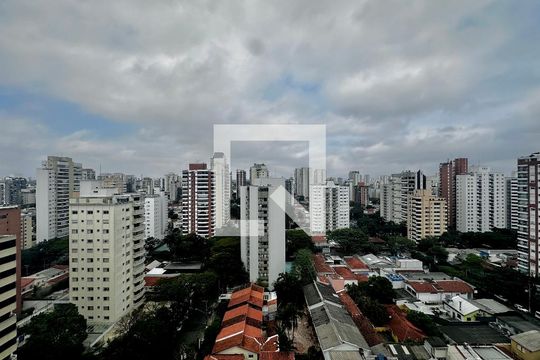Apartamento para comprar em Campo Belo com varanda, piscina e quatro quartos. — Vista Quarto 4