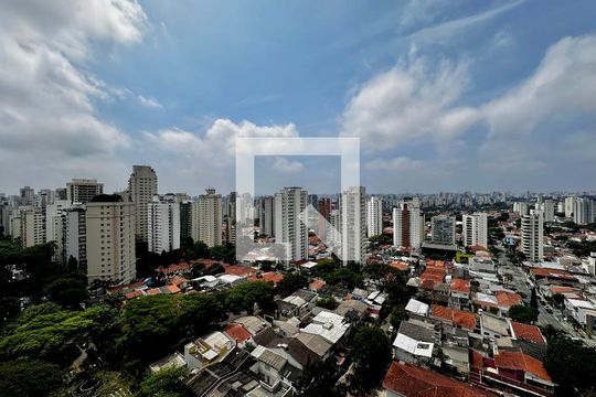 Apartamento para comprar em Campo Belo com varanda, piscina e quatro quartos. — Vista
