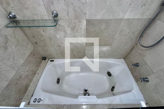 Apartamento para comprar em Campo Belo com varanda, piscina e quatro quartos. — Banheiro Suíte 1