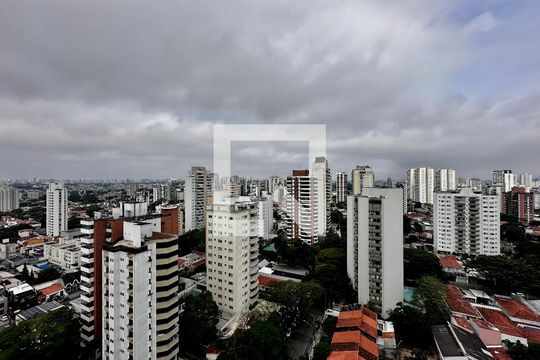 Apartamento para comprar em Campo Belo com varanda, piscina e quatro quartos. — Vista Varanda Superior