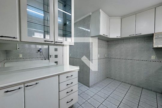 Apartamento para comprar em Campo Belo com varanda, piscina e quatro quartos. — Cozinha