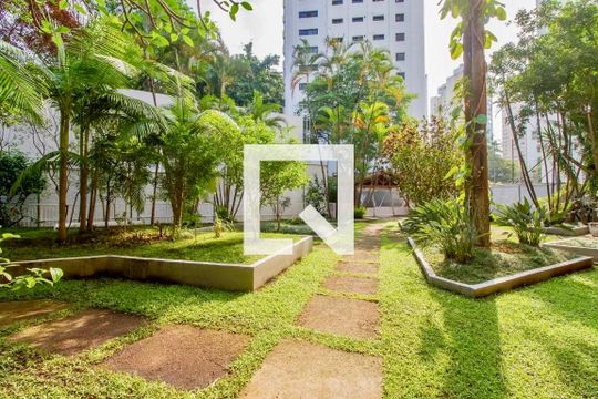 Apartamento para comprar em Campo Belo com varanda, piscina e quatro quartos. — Área comum