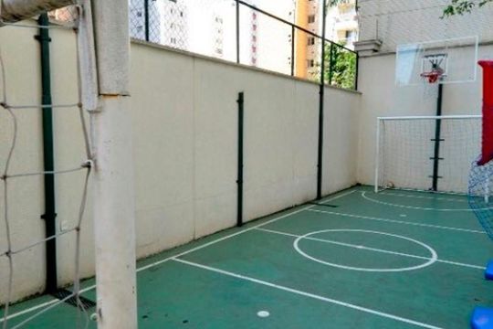 Compra de apartamento com 4 quartos, varanda e quintal. Venda disponível para comprar. — Área Comum