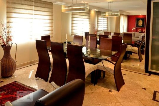 Compra de apartamento com 4 quartos, varanda e quintal. Venda disponível para comprar. — foto 1