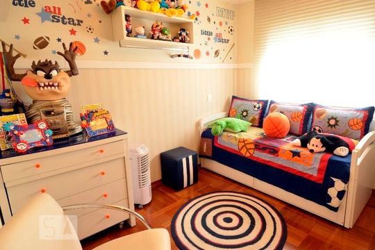 Compra de apartamento com 4 quartos, varanda e quintal. Venda disponível para comprar. — Quarto