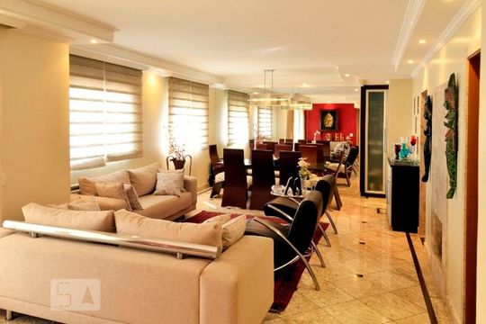 Compra de apartamento com 4 quartos, varanda e quintal. Venda disponível para comprar. — Sala