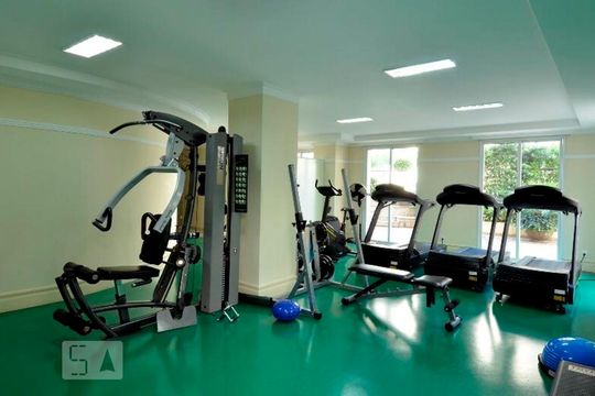 Compra de apartamento com 4 quartos, varanda e quintal. Venda disponível para comprar. — Área Comum