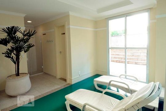 Compra de apartamento com 4 quartos, varanda e quintal. Venda disponível para comprar. — Área Comum