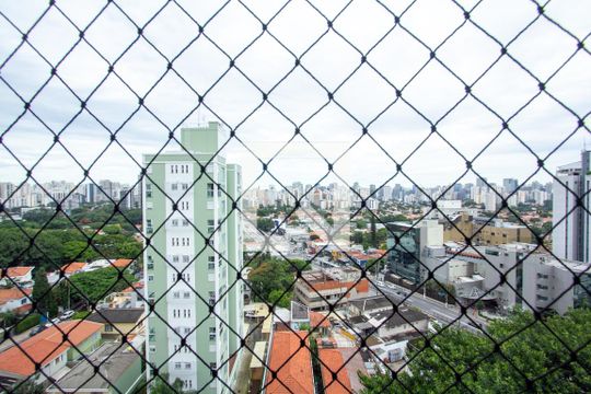 Apartamento em Indianópolis com 3 quartos e varanda. Academia no condomínio. Ideal para comprar. — Vista