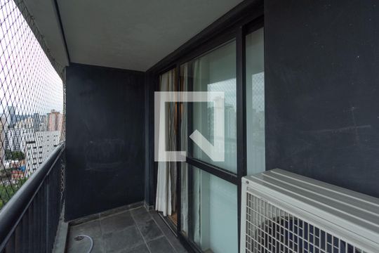 Apartamento em Indianópolis com 3 quartos e varanda. Academia no condomínio. Ideal para comprar. — varanda