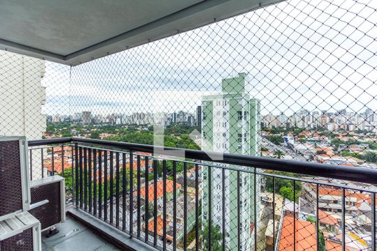 Apartamento em Indianópolis com 3 quartos e varanda. Academia no condomínio. Ideal para comprar. — varanda