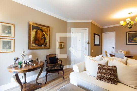 Apartamento em Indianópolis com 3 quartos e varanda. Academia no condomínio. Ideal para comprar. — Sala