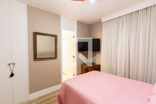 Apartamento em Indianópolis com 3 quartos e varanda. Academia no condomínio. Ideal para comprar. — Suíte 