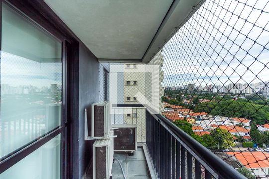 Apartamento em Indianópolis com 3 quartos e varanda. Academia no condomínio. Ideal para comprar. — varanda