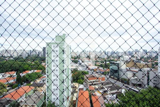 Apartamento em Indianópolis com 3 quartos e varanda. Academia no condomínio. Ideal para comprar. — Vista