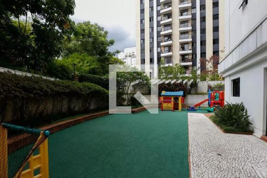 Apartamento em Indianópolis com 3 quartos e varanda. Academia no condomínio. Ideal para comprar. — Área Comum - Playground