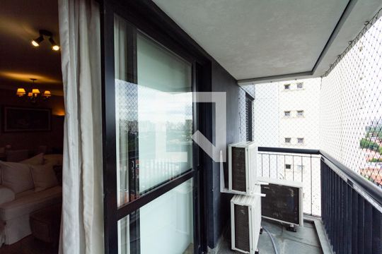 Apartamento em Indianópolis com 3 quartos e varanda. Academia no condomínio. Ideal para comprar. — varanda
