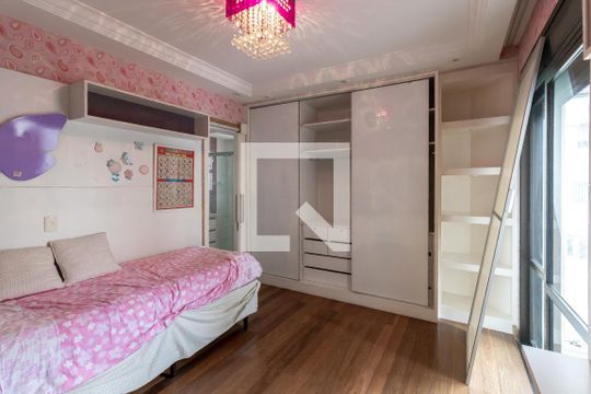 Apartamento à venda, com 187 m², 3 quartos e 3 vagas — Suíte 2
