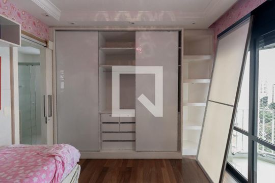 Apartamento à venda, com 187 m², 3 quartos e 3 vagas — Suíte 2