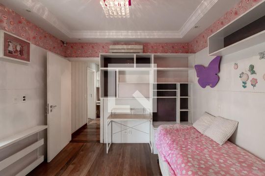 Apartamento à venda, com 187 m², 3 quartos e 3 vagas — Suíte 2