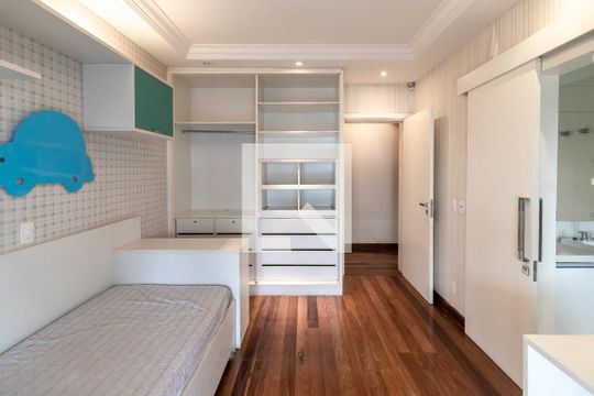 Apartamento à venda, com 187 m², 3 quartos e 3 vagas — Suíte 1