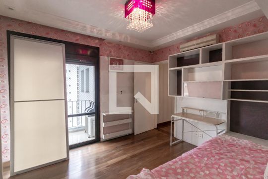 Apartamento à venda, com 187 m², 3 quartos e 3 vagas — Suíte 2