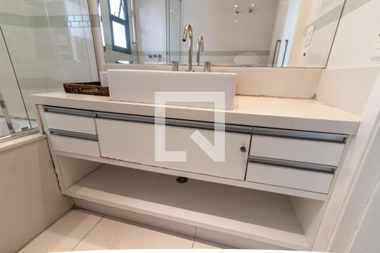 Apartamento à venda, com 187 m², 3 quartos e 3 vagas — Suíte 3