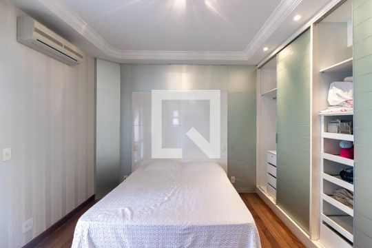 Apartamento à venda, com 187 m², 3 quartos e 3 vagas — Suíte 3