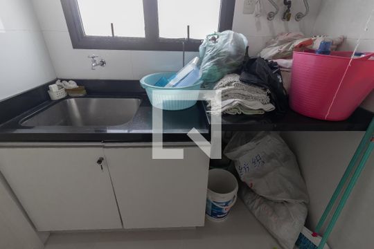 Apartamento à venda, com 187 m², 3 quartos e 3 vagas — Área Serviço