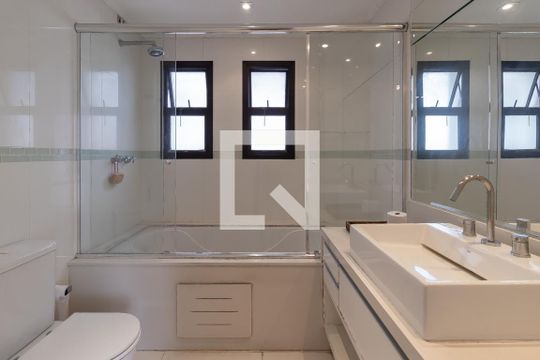 Apartamento à venda, com 187 m², 3 quartos e 3 vagas — Suíte 3