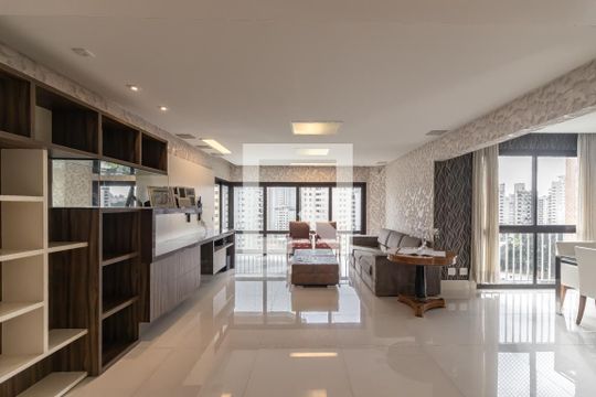 Apartamento à venda, com 187 m², 3 quartos e 3 vagas — Sala